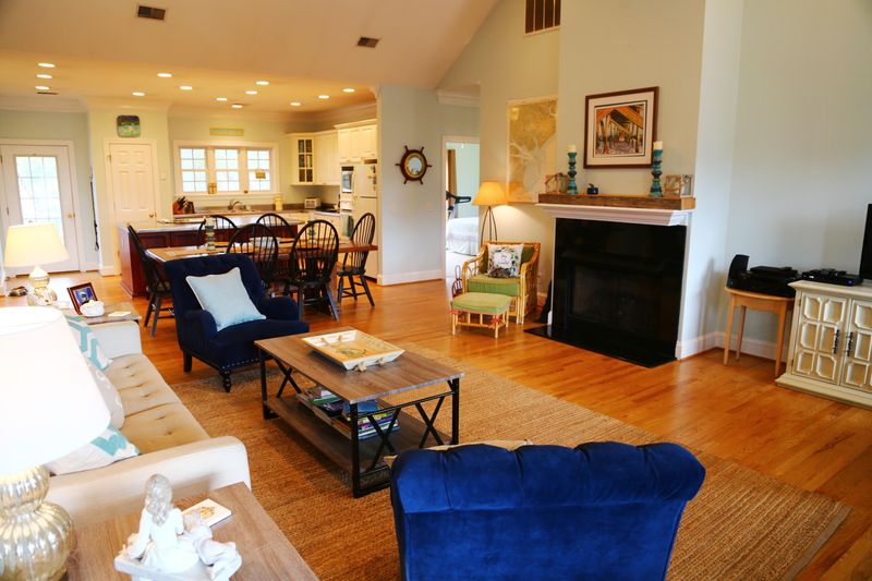 607 Pompano St, Edisto Beach, SC 29438