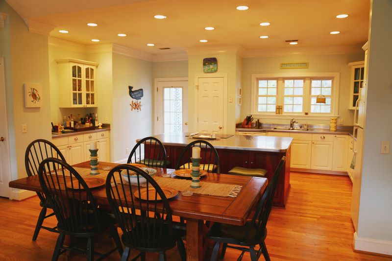 607 Pompano St, Edisto Beach, SC 29438