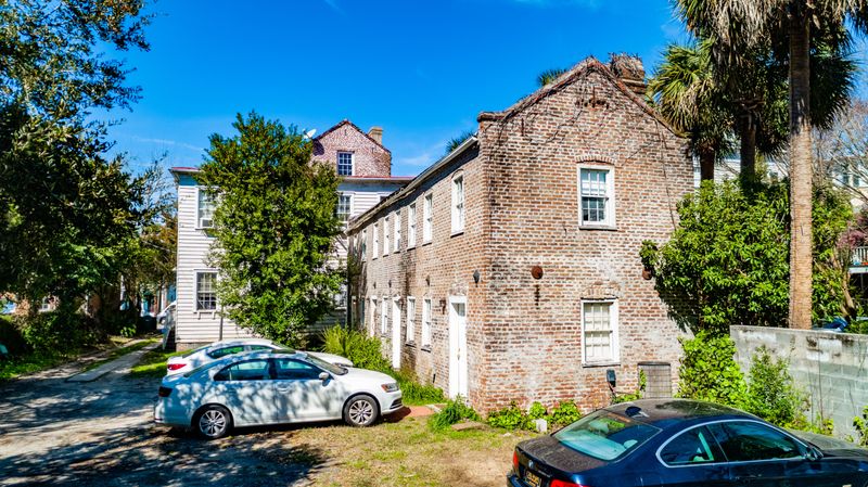 157 Wentworth St, Charleston, SC 29401