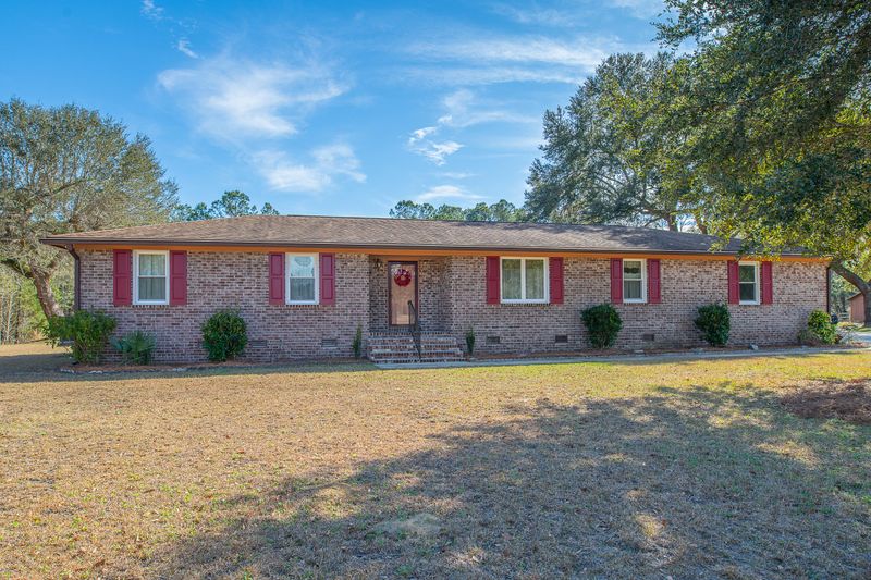 4865 Maybank Hw, Wadmalaw Island, SC 29487