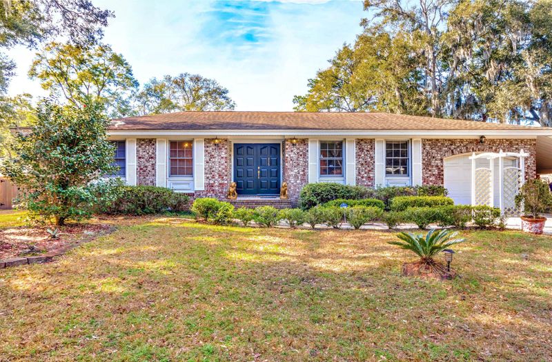 715 Sterling Dr, Charleston, SC 29412
