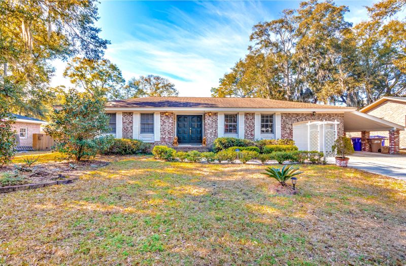 715 Sterling Dr, Charleston, SC 29412