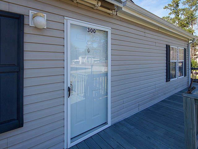 300 Dubois St, Bonneau, SC 29431