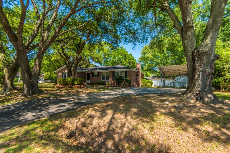 1126 Brigantine Dr, James Island, SC 29412