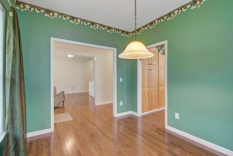 366 Camelot Dr, Goose Creek, SC 29445