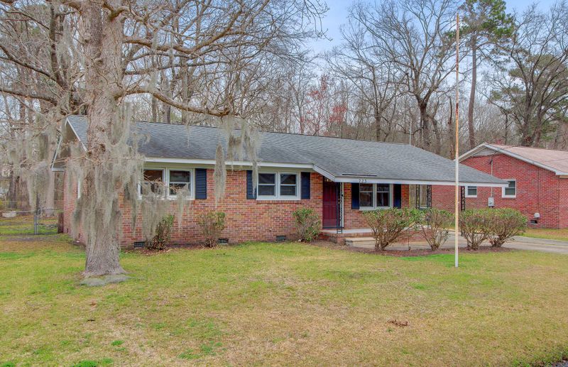 223 N Pandora Dr, Goose Creek, SC 29445