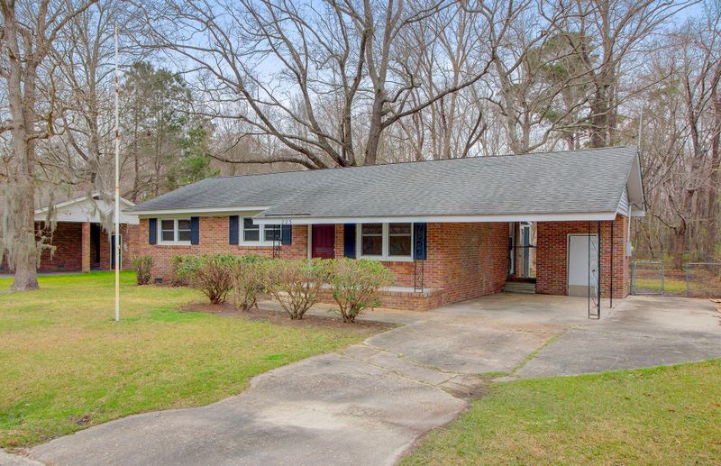 223 N Pandora Dr, Goose Creek, SC 29445
