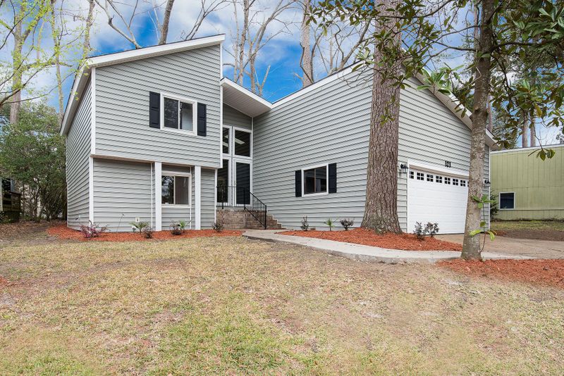 121 Lancer Dr, Summerville, SC 29485