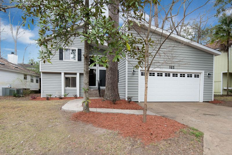 121 Lancer Dr, Summerville, SC 29485