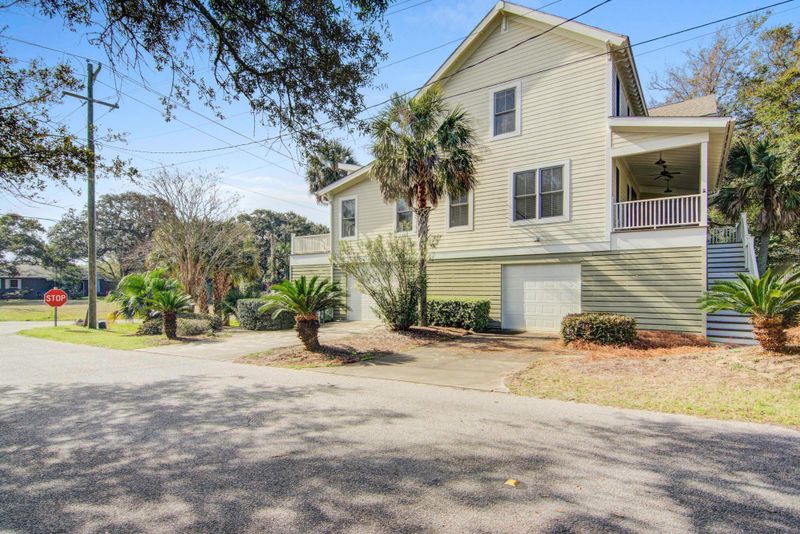 220 E Erie Ave, Folly Beach, SC 29439