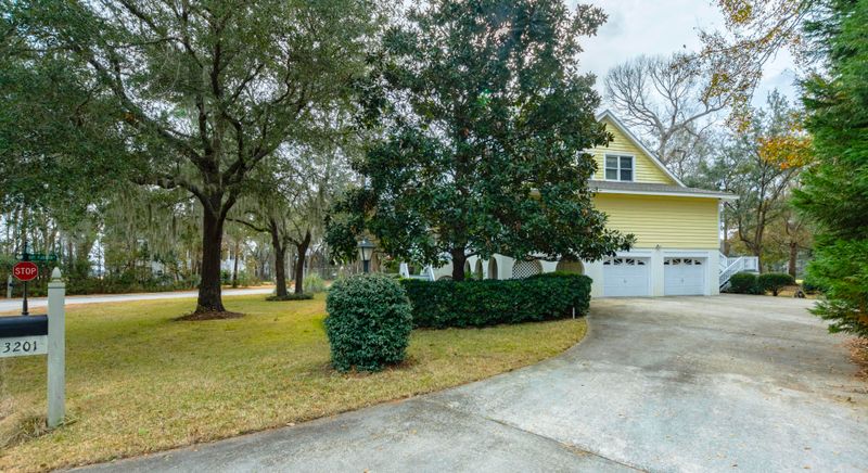 3201 Waverly Ln, Johns Island, SC 29455