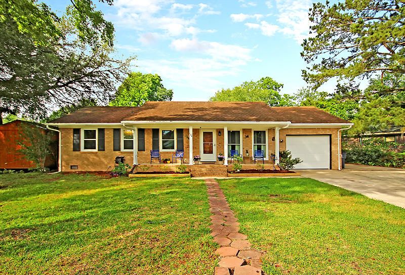 124 Columbia Dr, Ladson, SC 29456