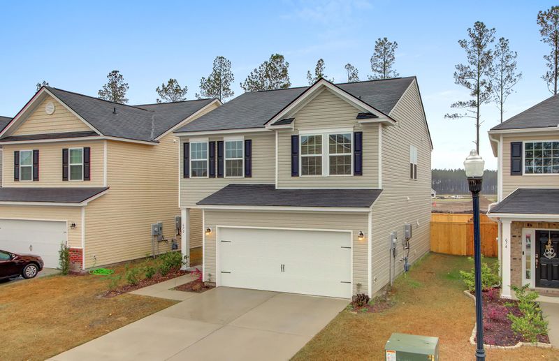 672 Redbud Ln, Summerville, SC 29486