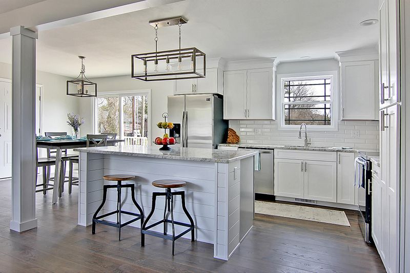 1074 Honeysuckle Ln, Charleston, SC 29412