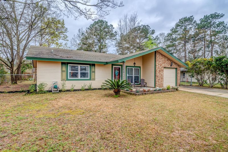 224 Horseshoe Dr, Goose Creek, SC 29445