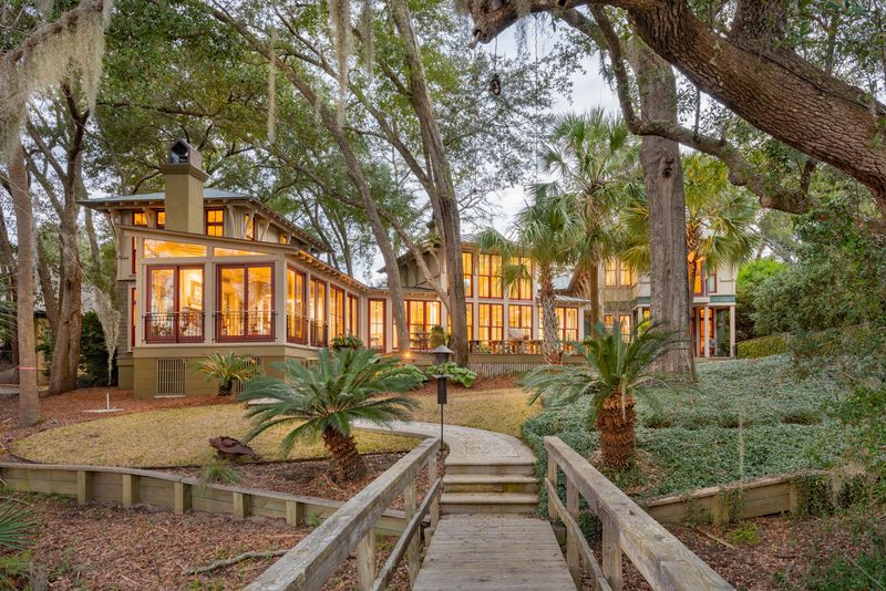 672 Ellis Oak Dr, Charleston, SC 29412