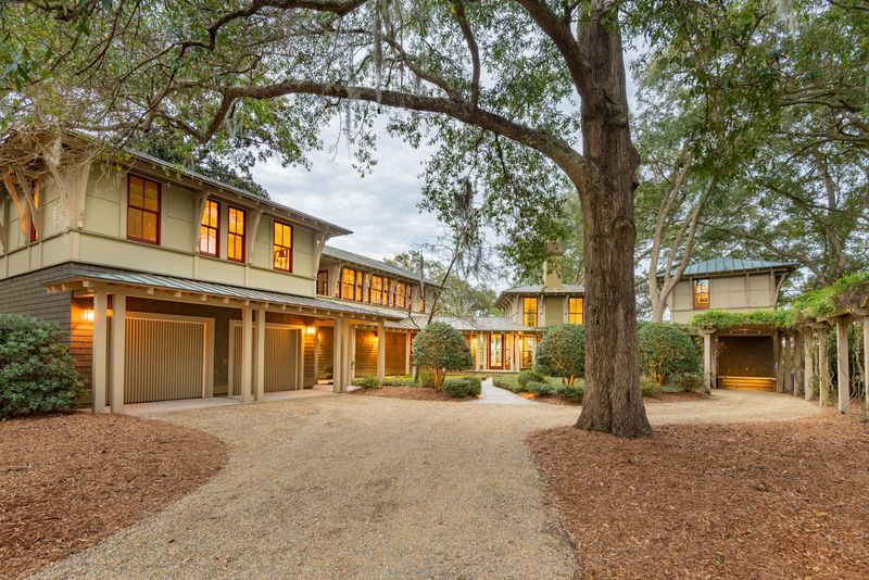 672 Ellis Oak Dr, Charleston, SC 29412