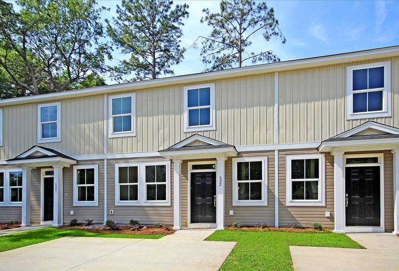822 W 3rd N St, Summerville, SC 29483