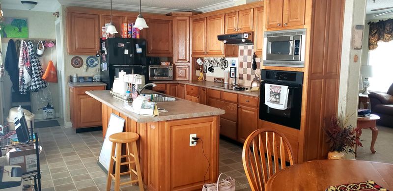 576 Mccrystal Cir, Moncks Corner, SC 29461