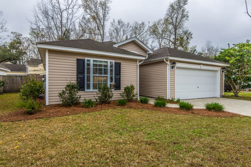 203 Moon Shadow Ln, Summerville, SC 29485