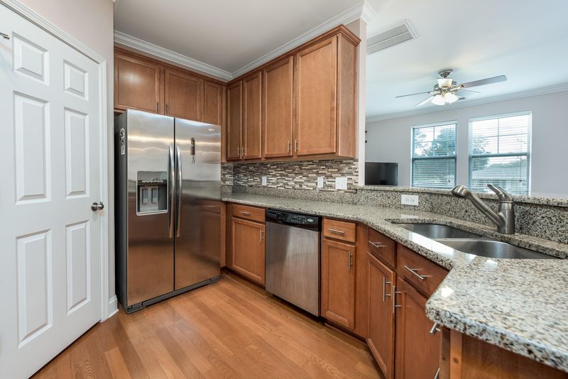 1557 Kemper Ave, Charleston, SC 29412