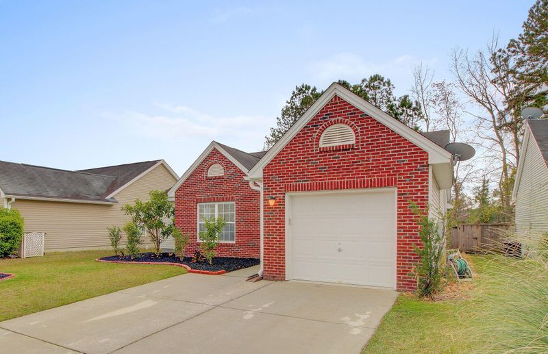 272 Avonshire Dr, Summerville, SC 29483