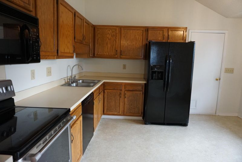 1131 Landsdowne Dr, Charleston, SC 29412