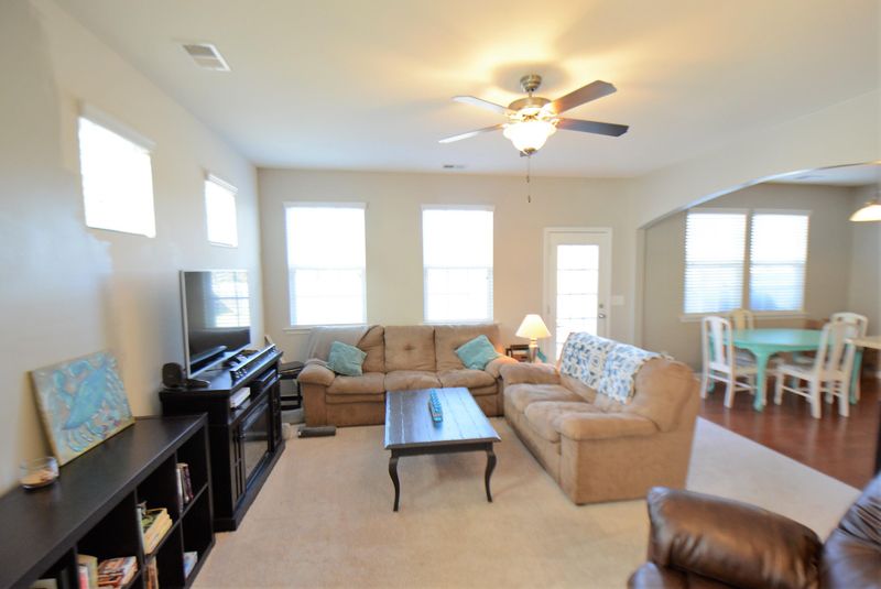 471 Whispering Breeze Ln, Summerville, SC 29486