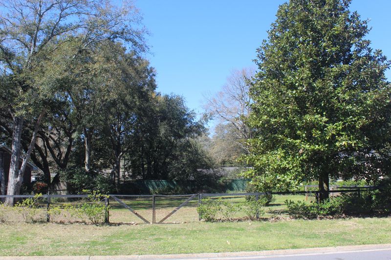 820 N Shem Dr, Mount Pleasant, SC 29464
