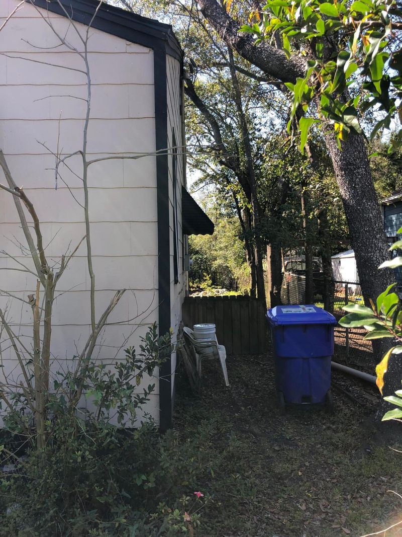 2740 E Surrey Dr, North Charleston, SC 29405