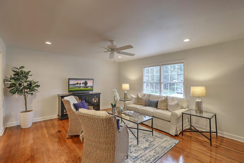 1409 Pooshee Dr, Charleston, SC 29407