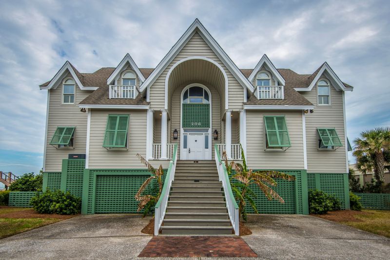 206 Ocean Blvd, Isle Of Palms, SC 29451