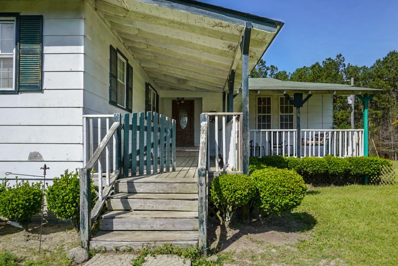 900 Fauling Rd, Saint Stephen, SC 29479