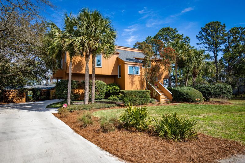 62 Rebellion Rd, Charleston, SC 29407