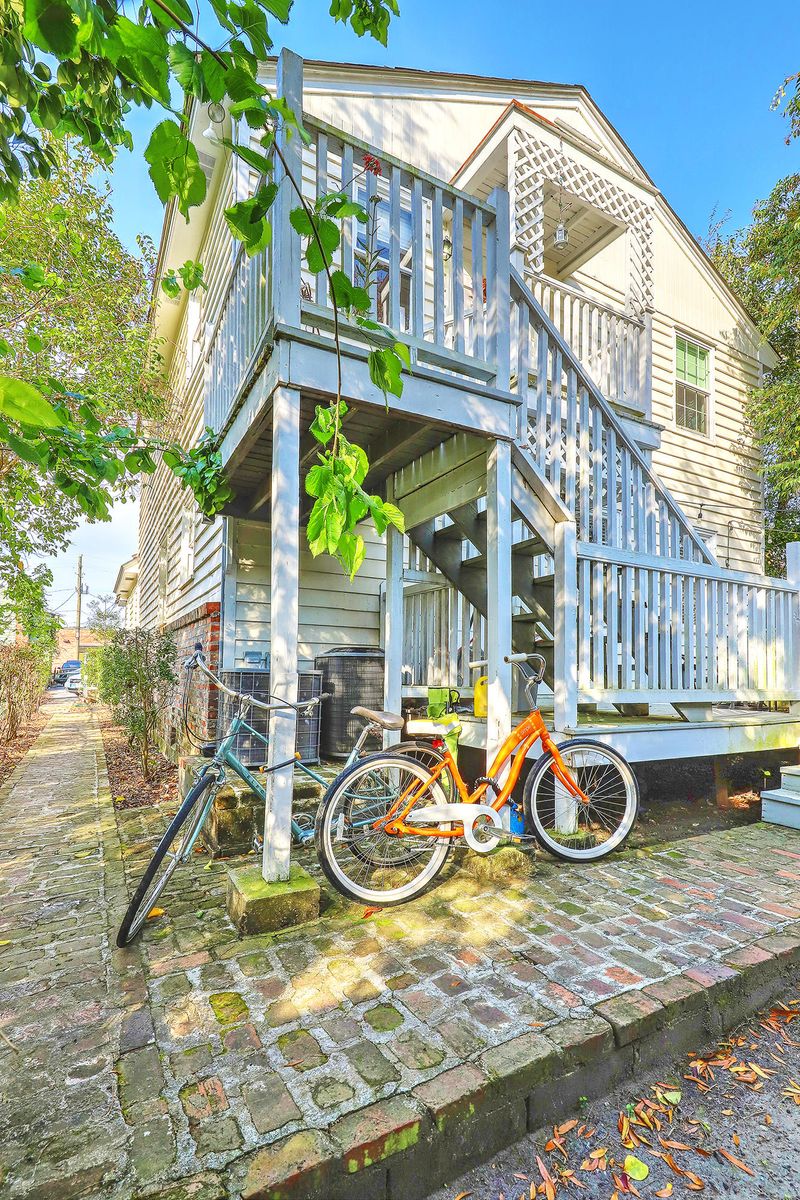 4 Orrs Ct, Charleston, SC 29403