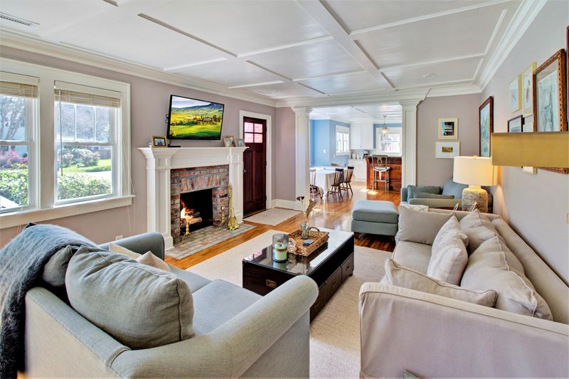 17 Lindendale Ave, Charleston, SC 29407