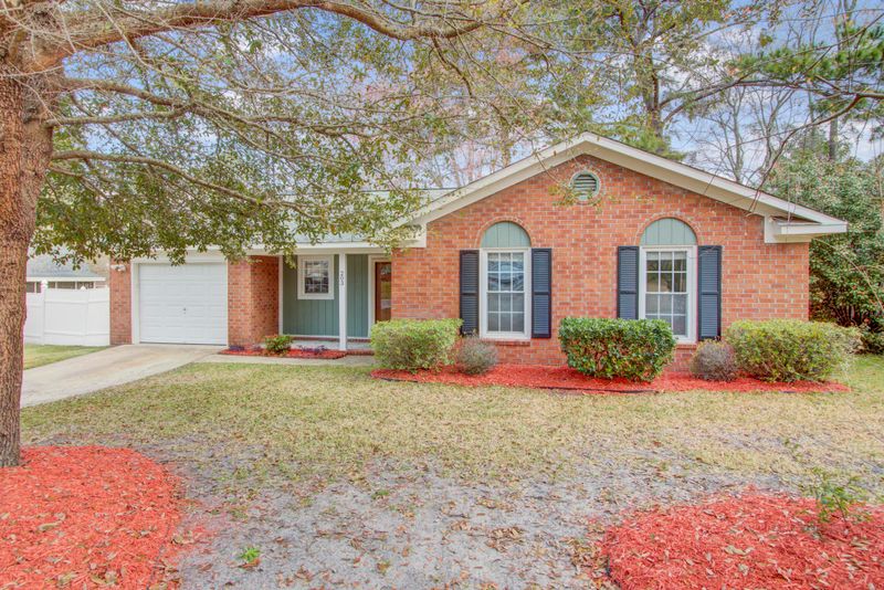 203 Kirksey Dr, Summerville, SC 29485