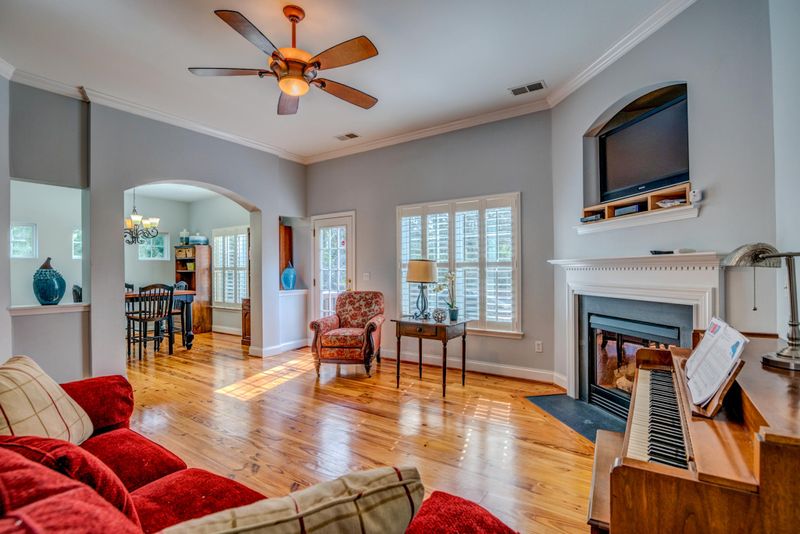2936 Thornrose Ln, Mount Pleasant, SC 29466