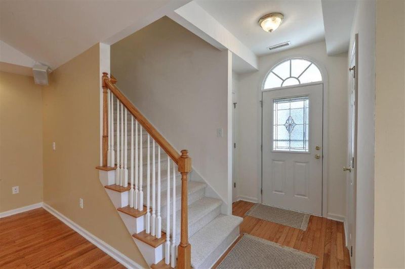 1586 Ocean Neighbors Blvd, Charleston, SC 29412