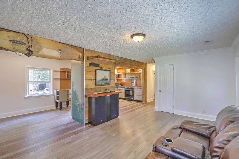 738 W Oak Forest Dr, Charleston, SC 29407