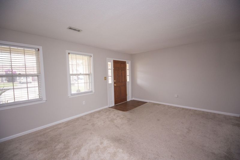 5575 Evelyn Dr, North Charleston, SC 29418