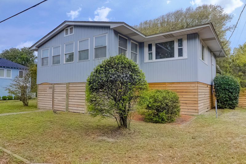 1220 E Ashley Ave, Folly Beach, SC 29439