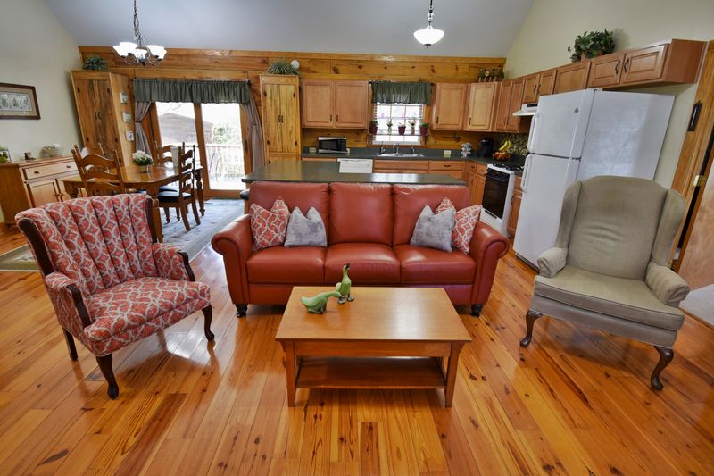 710 E Thomas St, Summerville, SC 29485