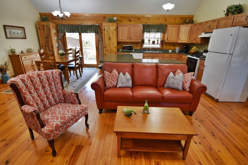 710 E Thomas St, Summerville, SC 29485