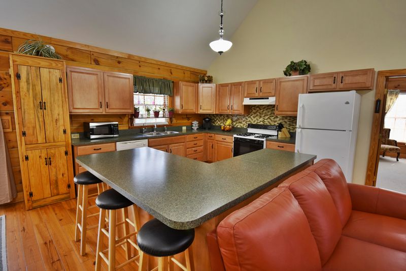 710 E Thomas St, Summerville, SC 29485