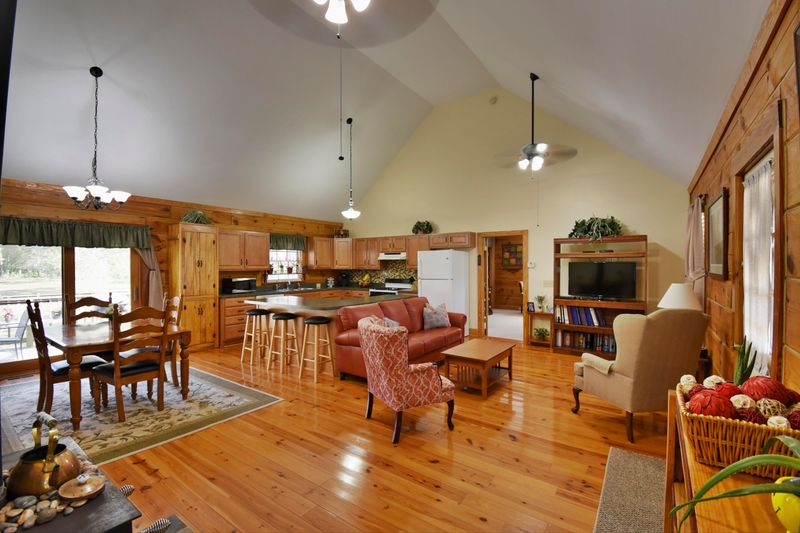710 E Thomas St, Summerville, SC 29485