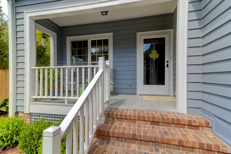 101 Waterfront Plantation Dr, Charleston, SC 29412