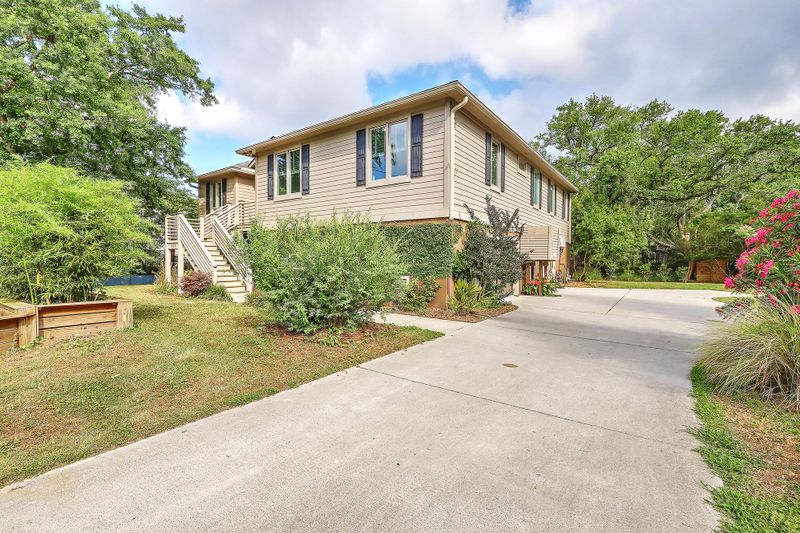 1525 Hunley Ave, Charleston, SC 29412