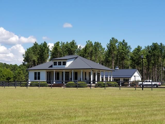165 Walking Horse Ln, Pineville, SC 29468