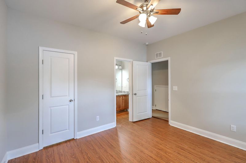 140 W Broad St, Lincolnville, SC 29485